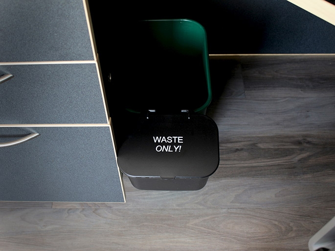 Hanging or Wall Mounted Waste Basket with Lid