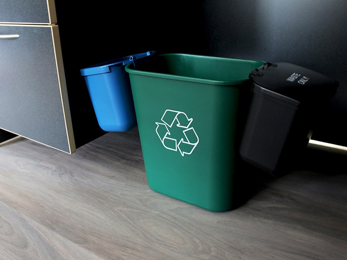 Hanging or Wall Mounted Waste Basket with Lid