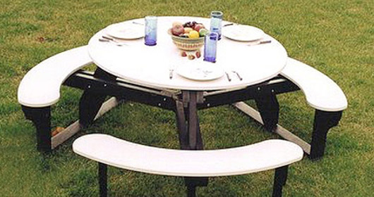Open Seating Round Picnic Table for Outdoor Spaces