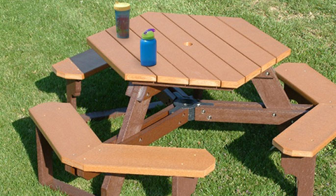 Upgrade Your Daycare’s Eating Area with a Children’s Picnic Table